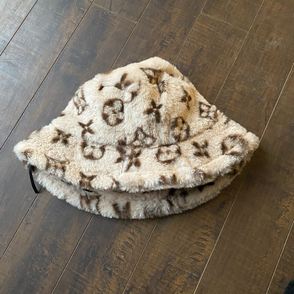 Faux Fur Bucket Hat with Monogram Pattern - Picture 4 of 8
